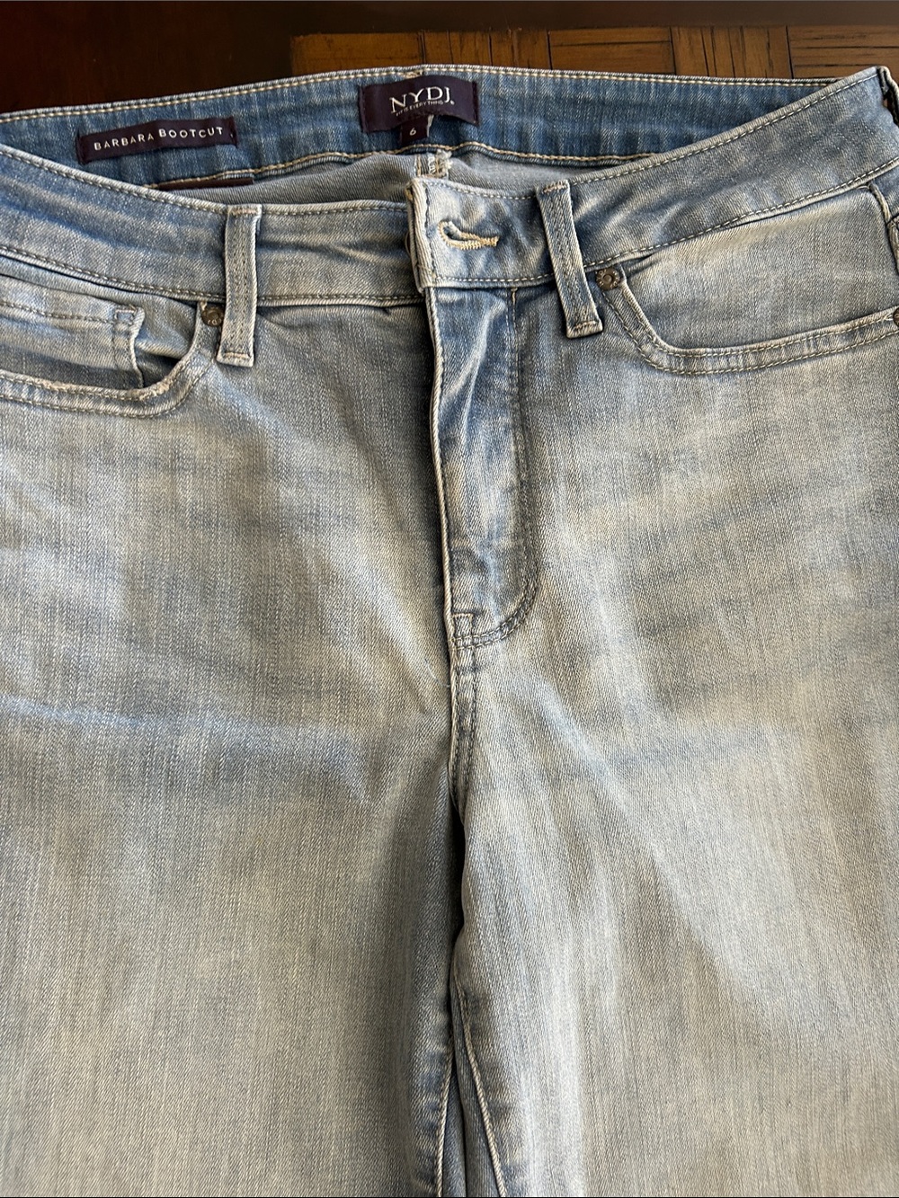 NYDJ Light Wash Bootcut Jeans curvey line